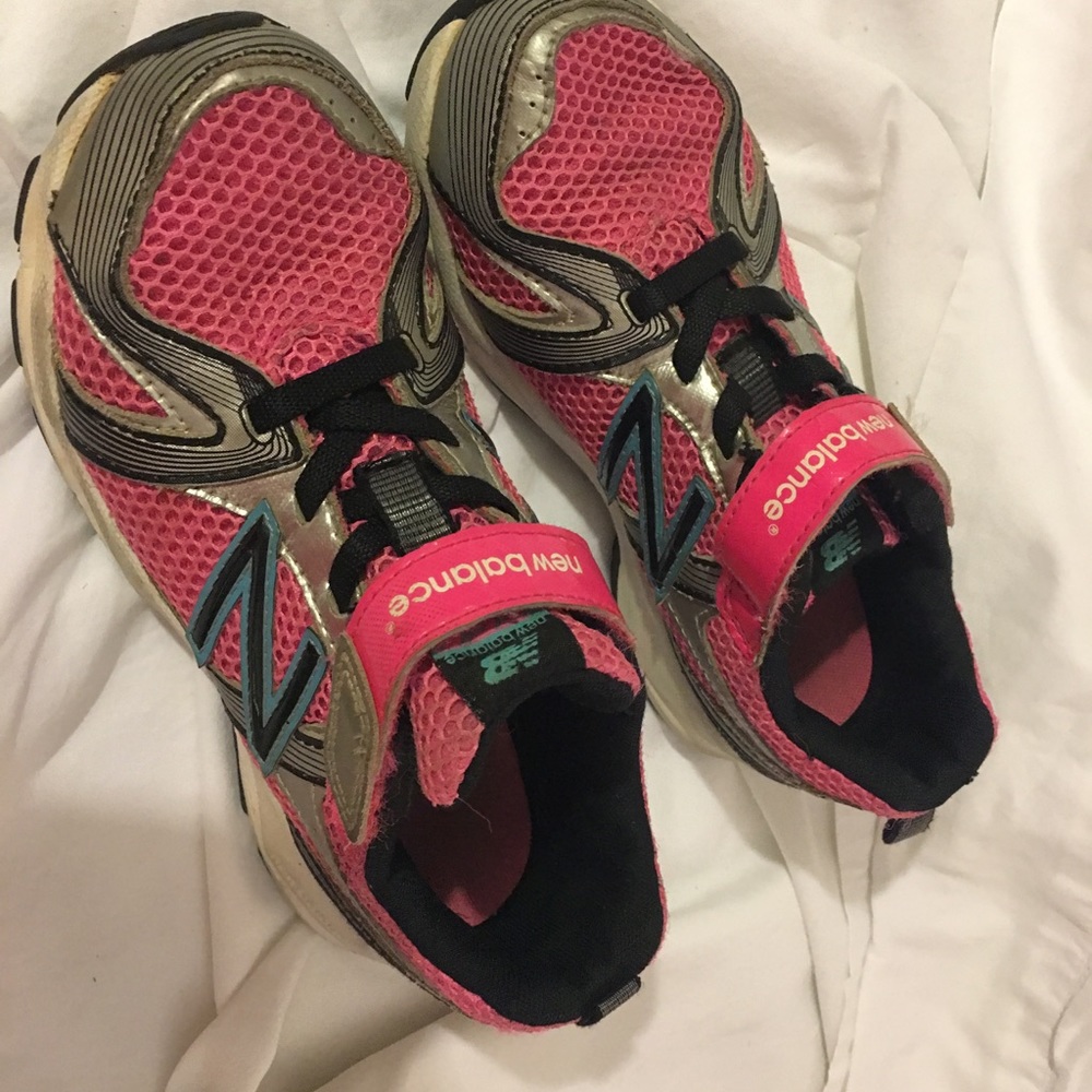 Girls used condition new balance.. aka. Play shoes