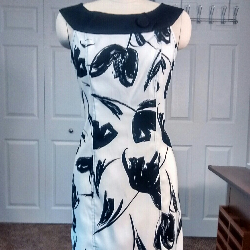Size 6 black & white sheath dress