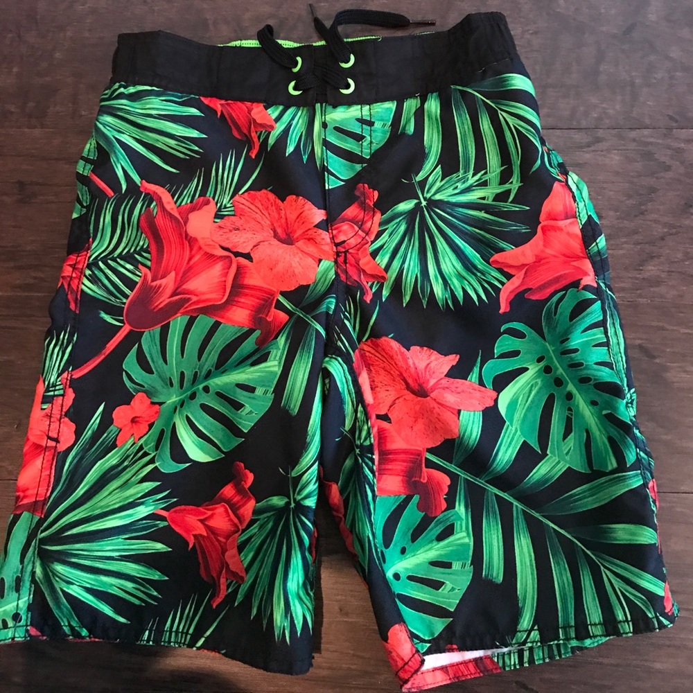 Old Navy swim trunks in M(8)