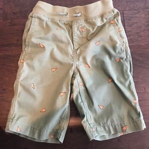 Gap shorts size L (10) in army green with pizza.
