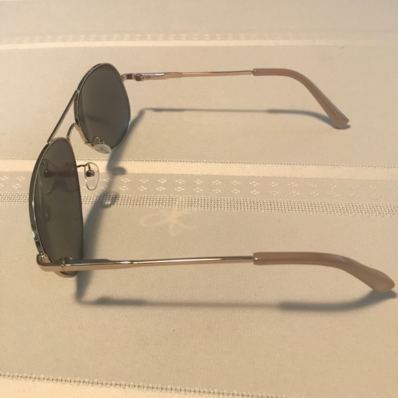 UNISEX polarized aviation style sunglasses. NEW