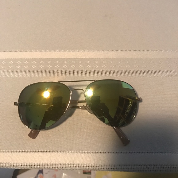 UNISEX polarized aviation style sunglasses. NEW