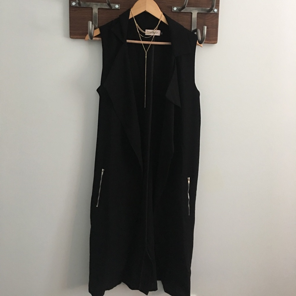 LF Brand Black Sleeveless Overcoat