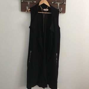 LF Brand Black Sleeveless Overcoat