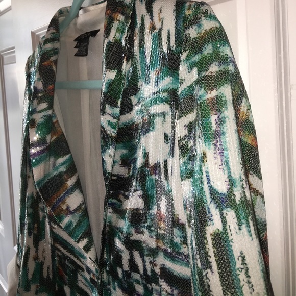 Gorgeous sequined short blazer✨ - Picture 2 of 6