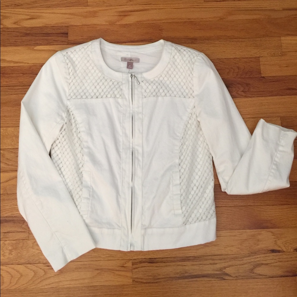 NWOT. White cotton zip jacket with lace. Size M