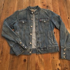 Levi's denim jacket. Size M.