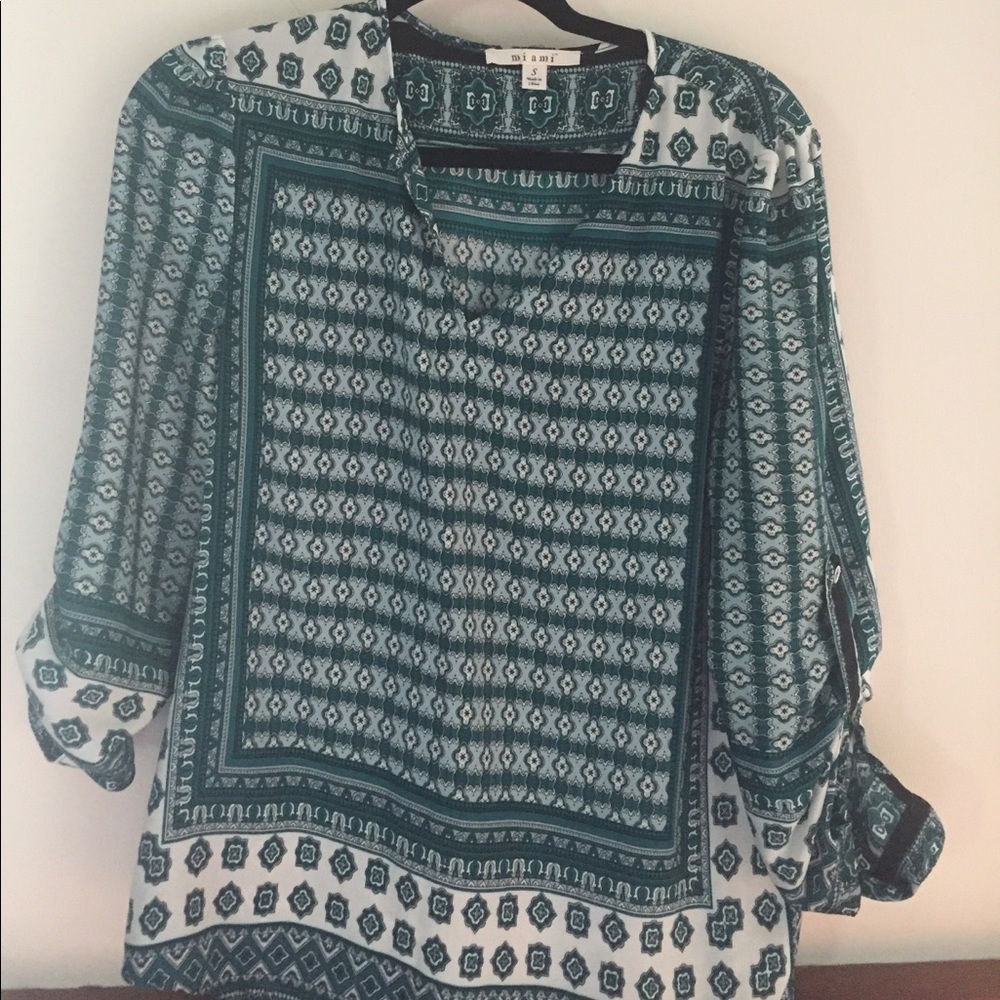 Loose fitting blue/green top