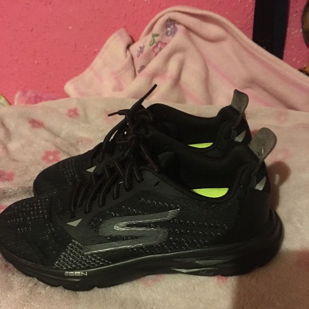 I'm selling woman Skechers