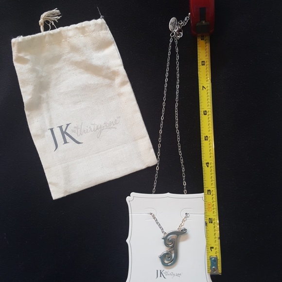 NWOT. JK THIRTY ONE NECKLACE LETTER "T" - Picture 1 of 4