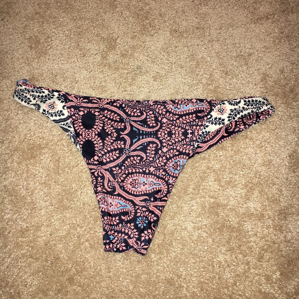 Seamless bikini bottoms