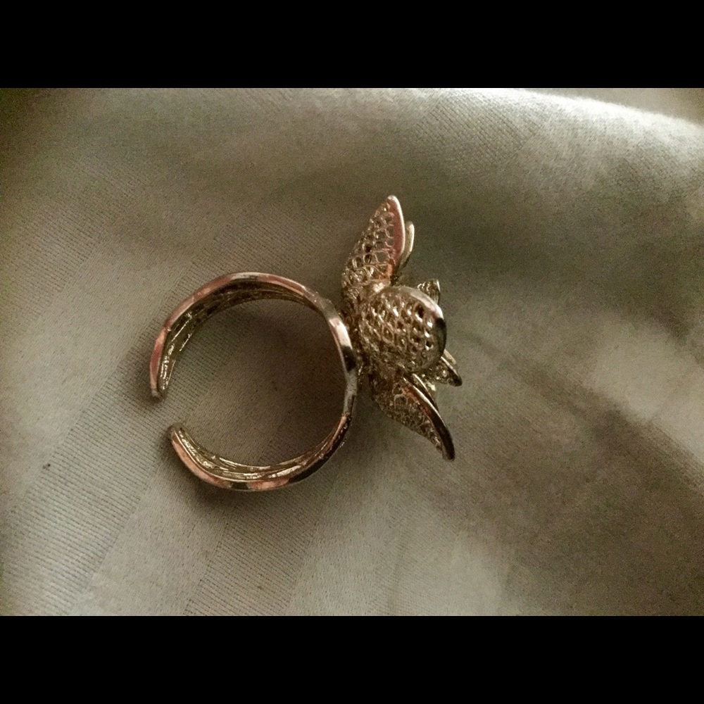 Silver adjustable flower ring.