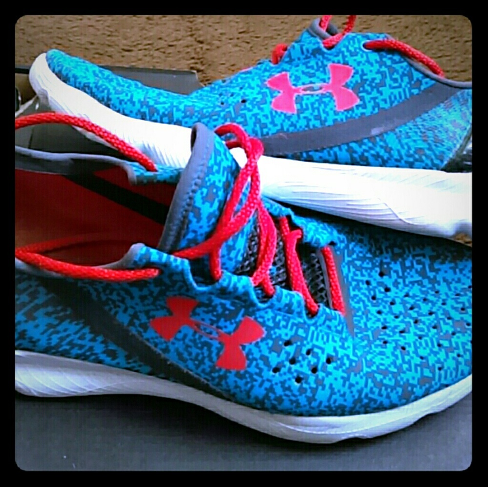Men's (USED) Under Armour Apollo Running Shoe!
