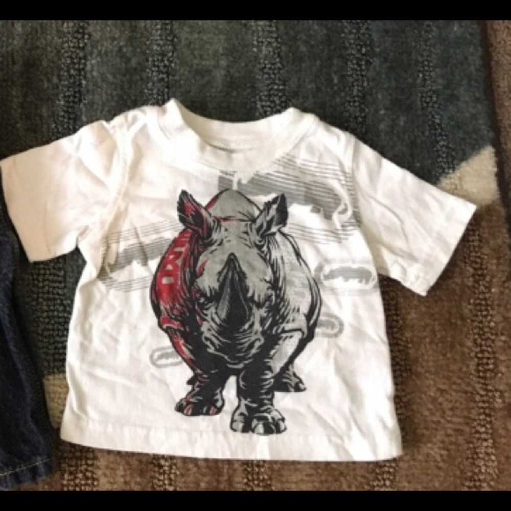Graphic tee shirt