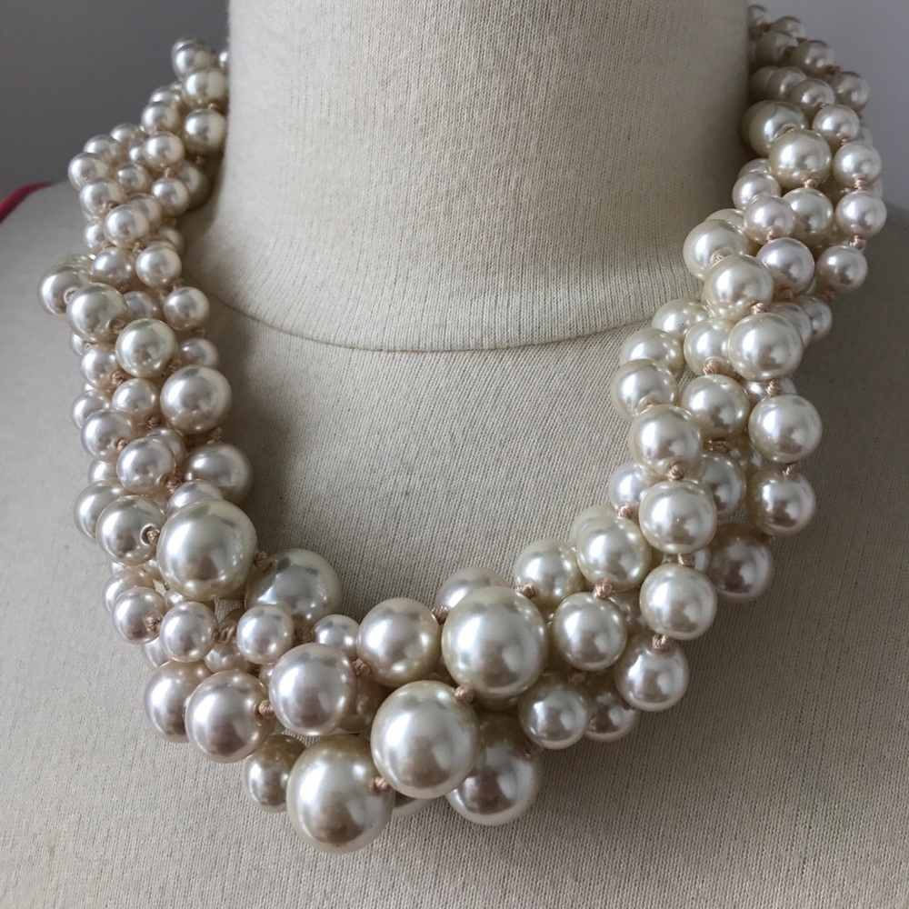 Multiple stand pearl necklace