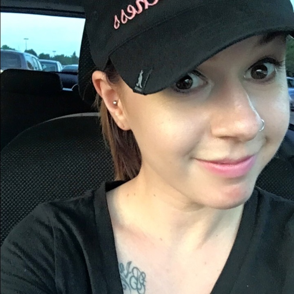 Meet your Posher, Delia