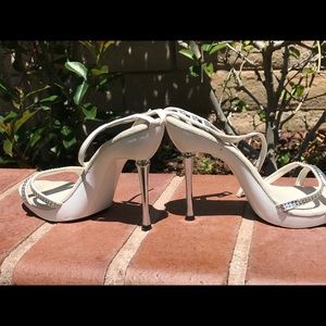 White high heels with rinestone