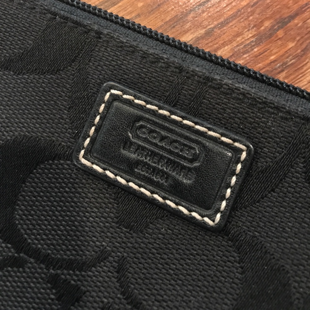 COACH wristlet - Picture 2 of 7