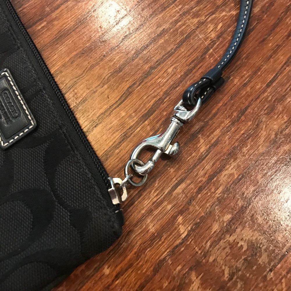 COACH wristlet - Picture 4 of 7
