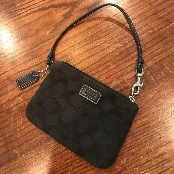 Coach Handbags - COACH wristlet