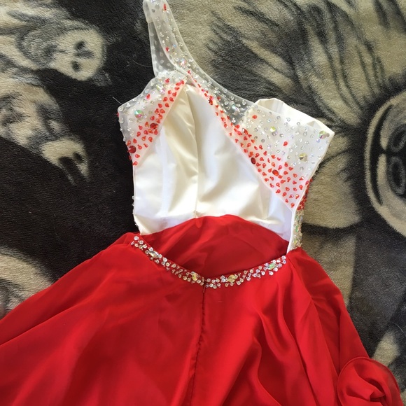 Red one shoulder knee-length formal dress - Picture 2 of 4