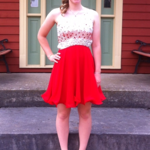 Red one shoulder knee-length formal dress - Picture 3 of 4
