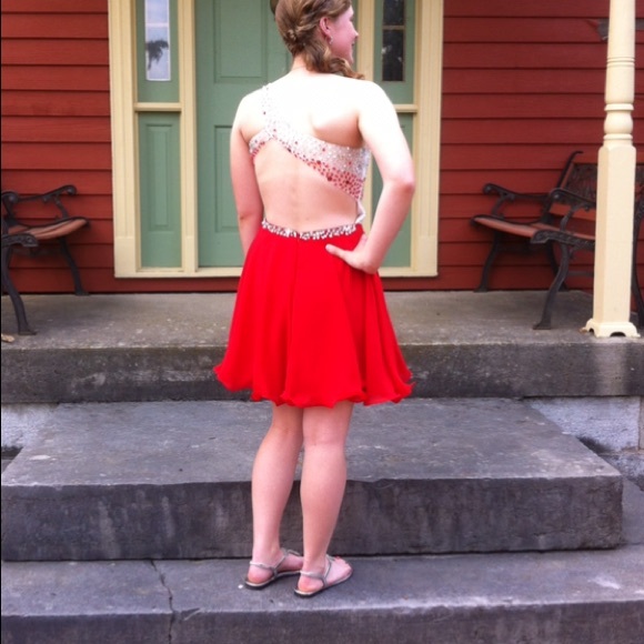 Red one shoulder knee-length formal dress - Picture 4 of 4