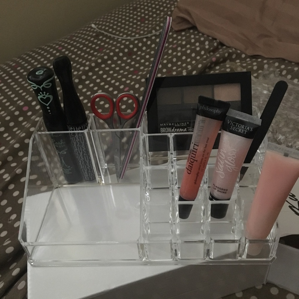 CUTE MAKEUP ORGANIZER