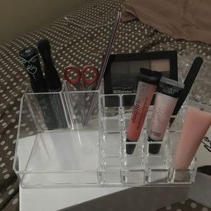 CUTE MAKEUP ORGANIZER