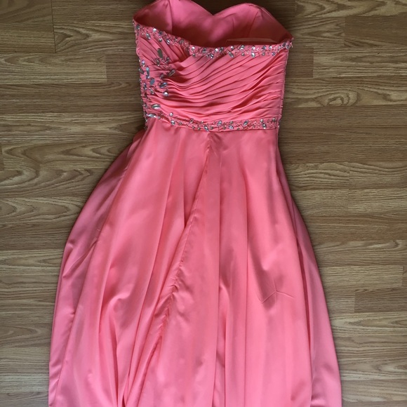Coral prom dress - Picture 3 of 3