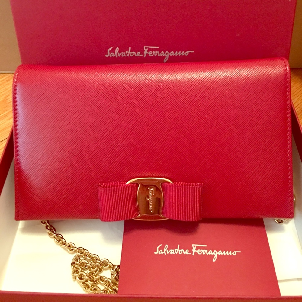 SALVATORE FERRAGAMO MISS VARA WALLET ON CHAIN