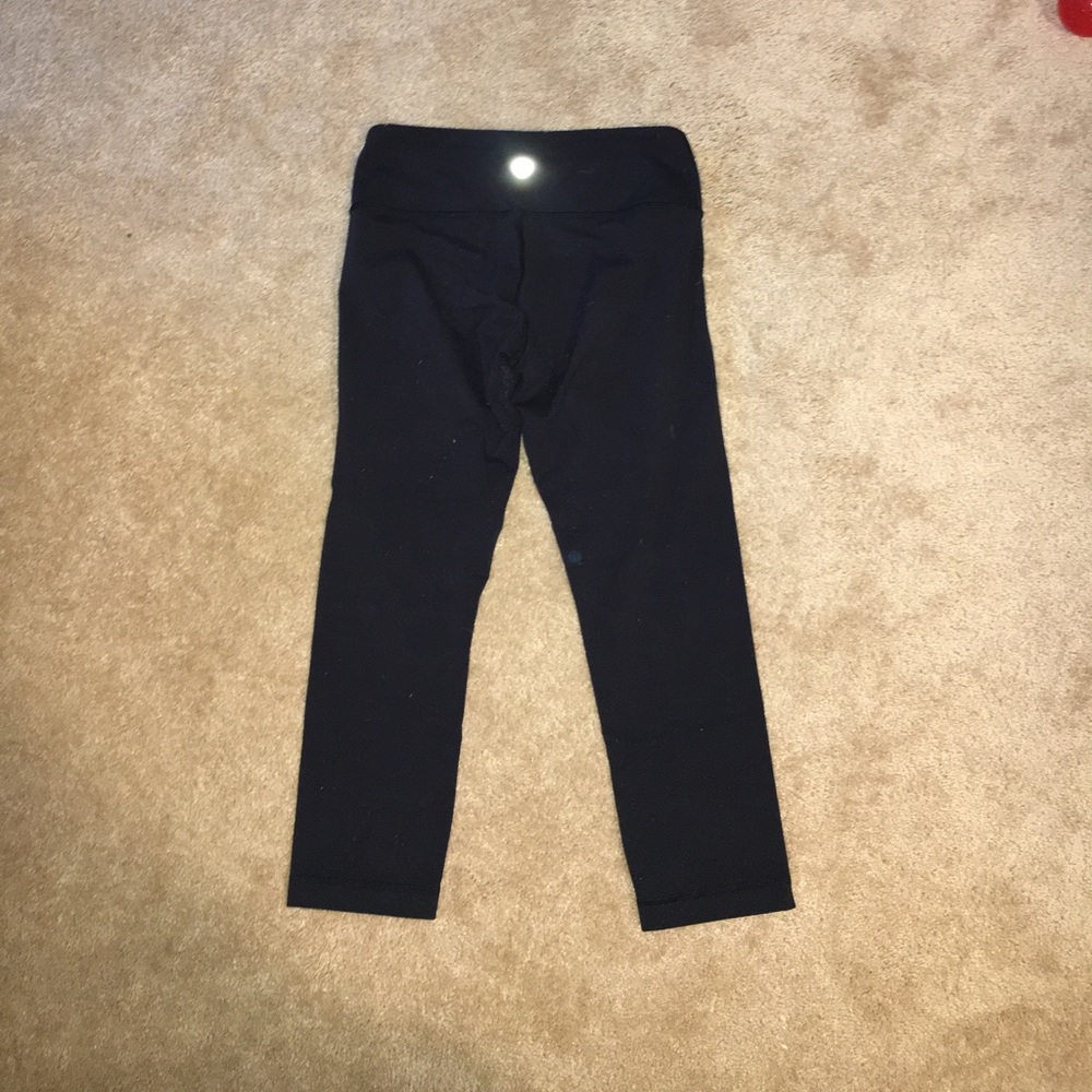 Size 6 plain black Lululemon leggings.