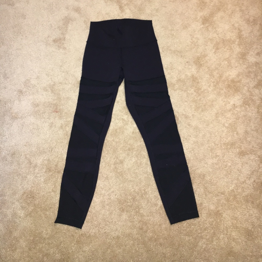 Size 6 mesh cut out Lululemon leggings