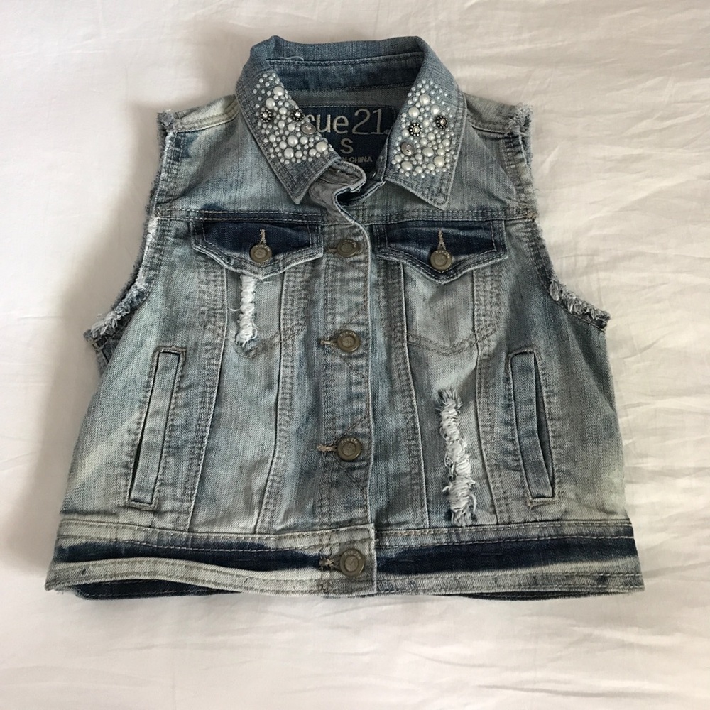 🌸NWOT Rue 21 Distressed Denim Vest🌸