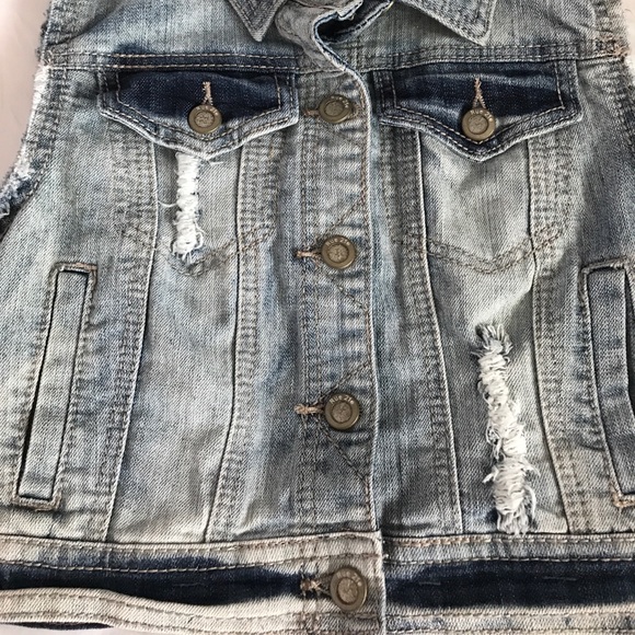 🌸NWOT Rue 21 Distressed Denim Vest🌸 - Picture 3 of 3