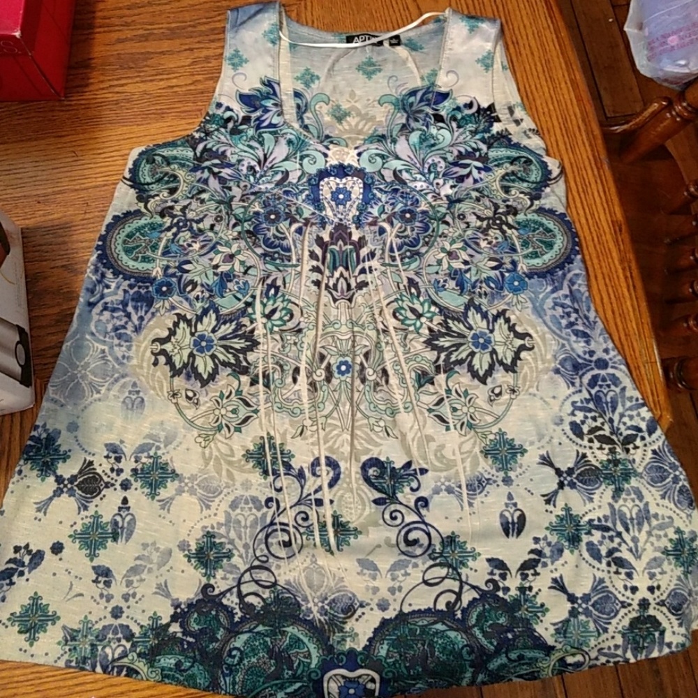 SOLD-Super Cute Sleeveless Top