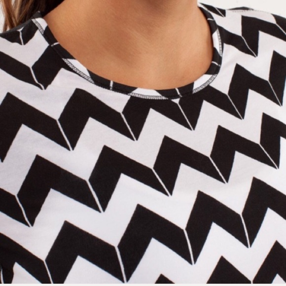 🚨DELETING 3/20 🚨 Lululemon DevotionChevron Tee - Picture 5 of 7