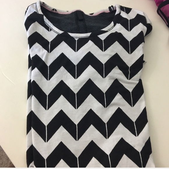 🚨DELETING 3/20 🚨 Lululemon DevotionChevron Tee - Picture 6 of 7