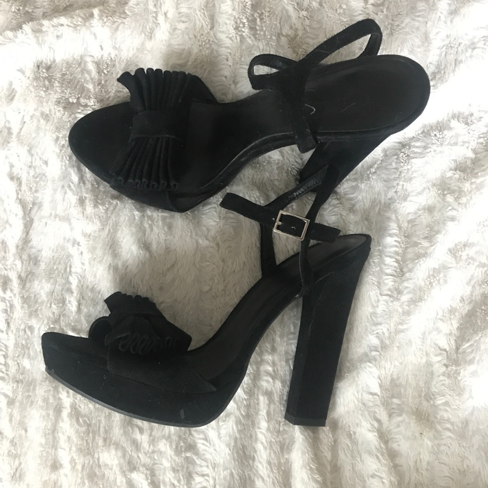 Black heels with ribbon detail