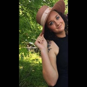 Meet your Posher, Elizabeth