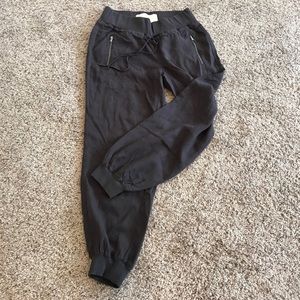 Cute small dark grey joggers by Bella Dahl