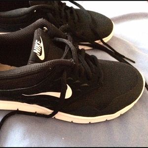 Women's Black Nike Size 8.5 excellent condition