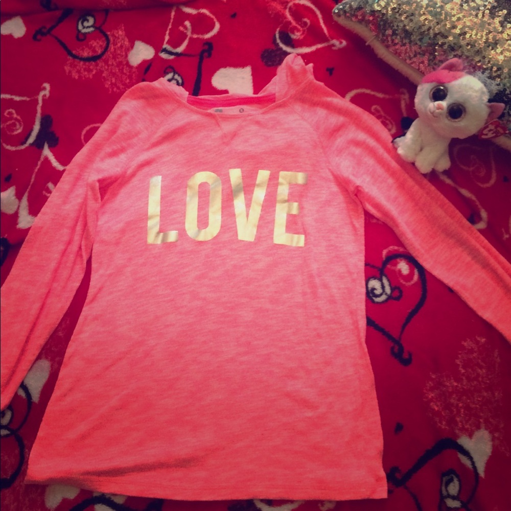 This is a pink Longsleeve shirt with love.