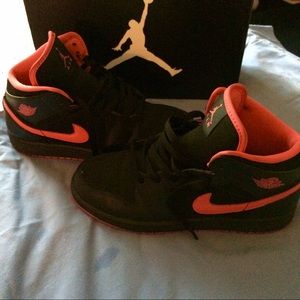 Girl's Air Jordan's Size 6.5 Excellent condition