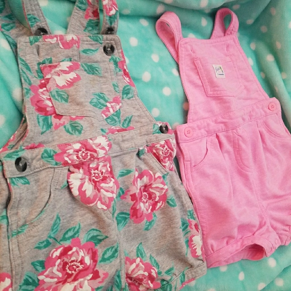 Sold 🚫🚫Carters Overall shorts ..Lot 2 for 10$