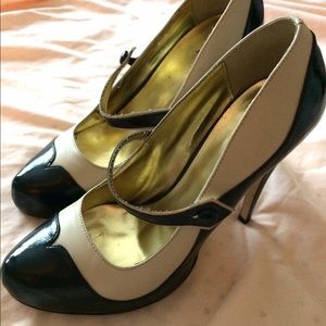 30s style wing tipped, hidden platform heels 8.5