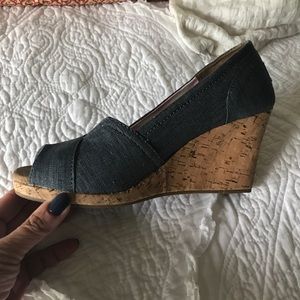 TOMS Wedge size 8