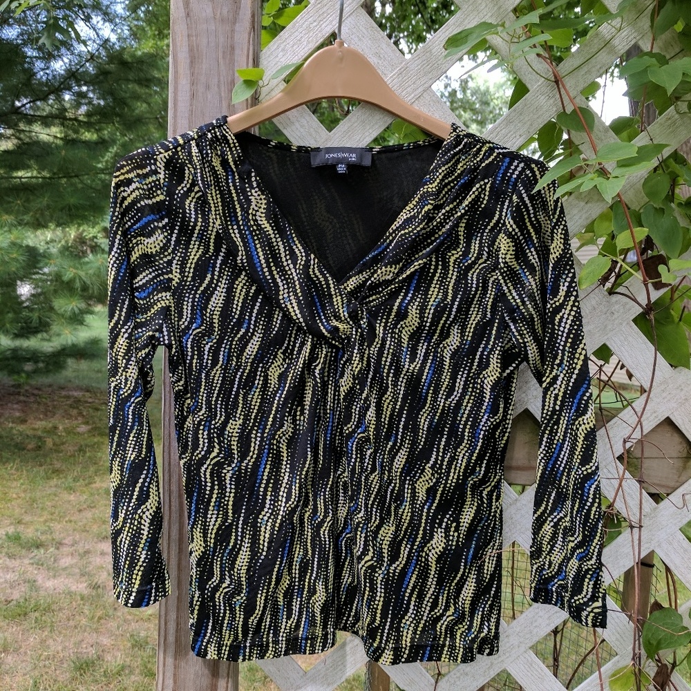 Pretty 3/4 sleeve knit top