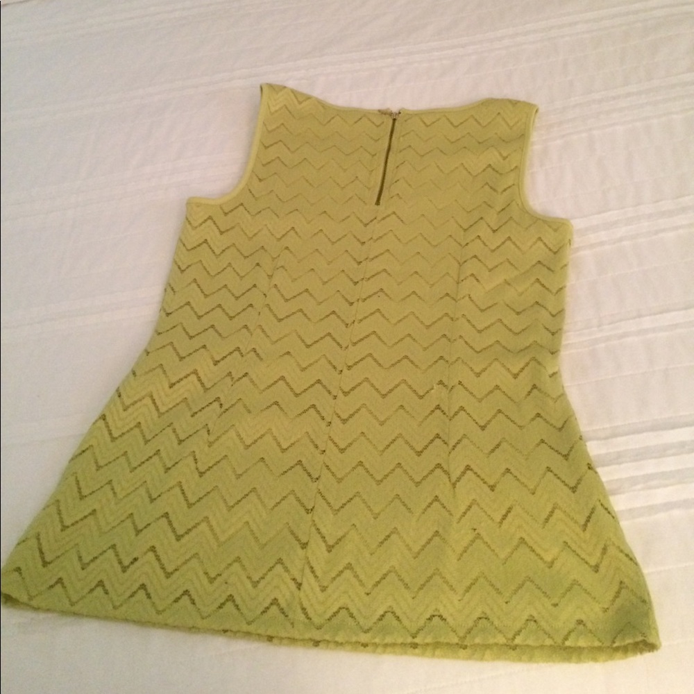 Cute top! - Picture 3 of 3