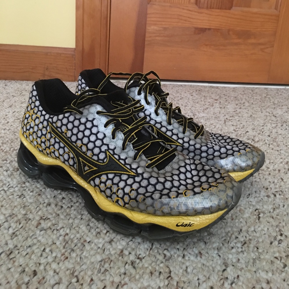 Mizuno Wave Prophecy 3